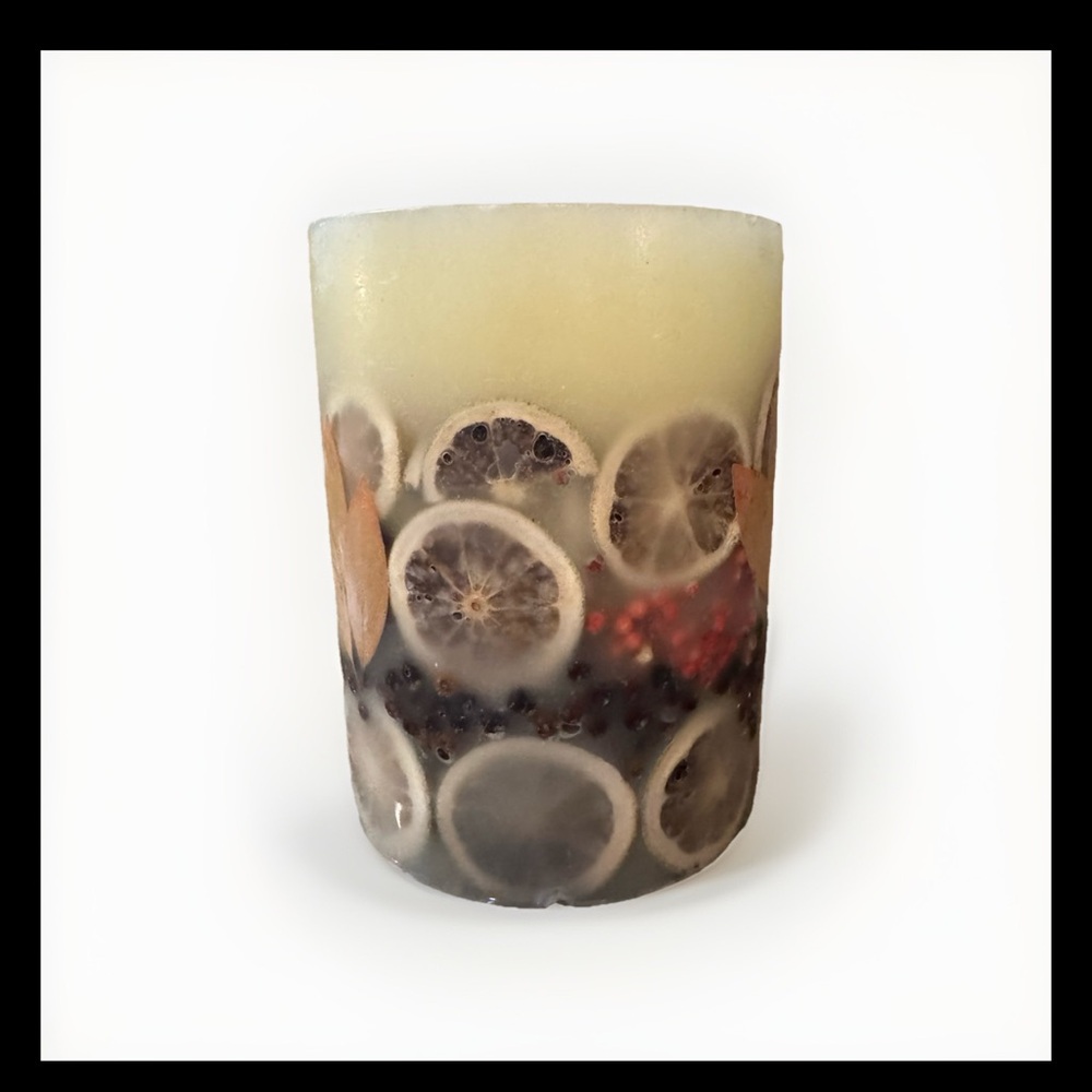 Rosy Rings Large Botanical Candle 6.5” Large Bay Garland NEW Price Firm!